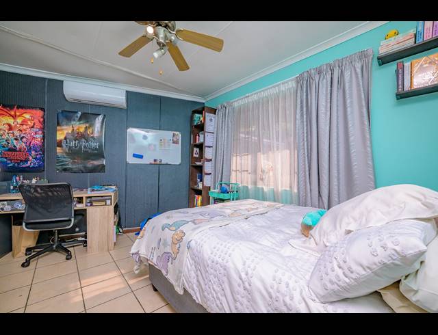 3 BEDROOM SIMPLEX FOR SALE IN COWIES HILL
